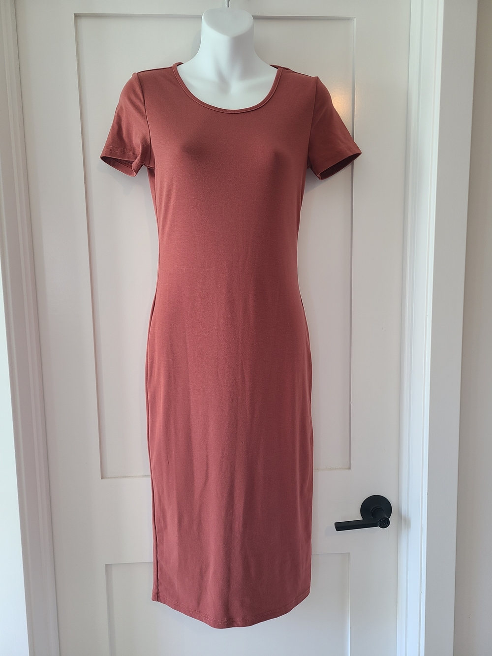 Scoop-Neck Short Sleeve Midi Dress in Rust